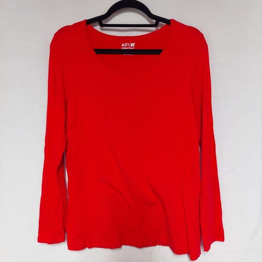 Women’s XL, lightly worn. Red, long sleeved Tshirt